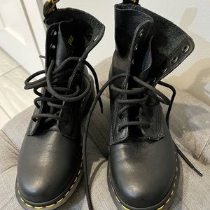 Like new pascal 1460 Dr. Marten boots.no scratches soles unworn.